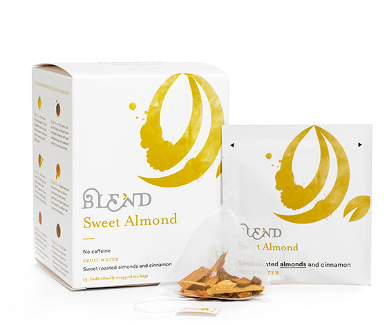 Tè Sweet Almond - Box da 15 Infusori Piramidali di Tè in Foglia